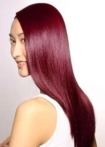 酒红色头发是什么样的?希望提供图片,长发女生的