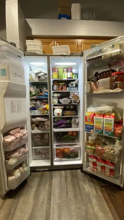 2020年4月22日,今天购物1000美元的食品,三个冰箱都满了.