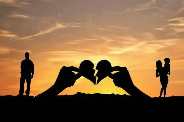 时而面对面时而背对背