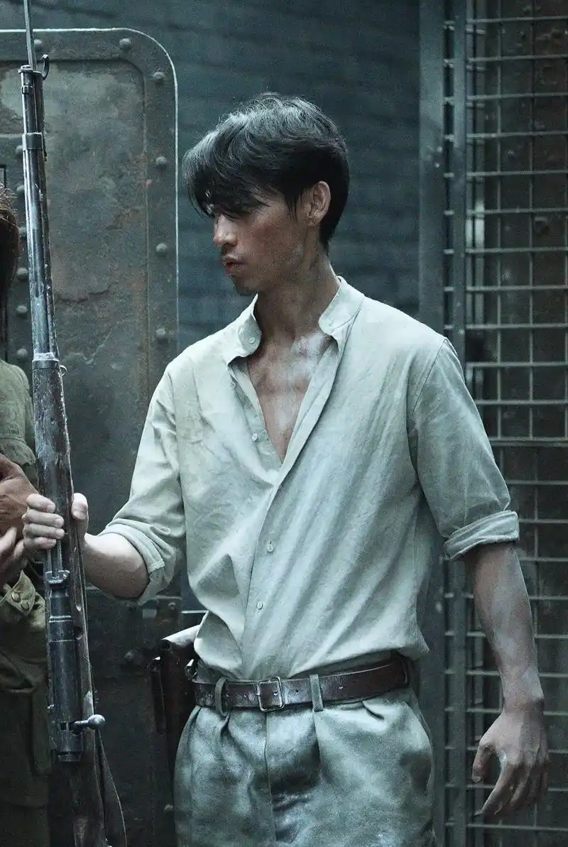 《八佰》票房飙上20亿元,突破最大的一位演员差点没认出来!