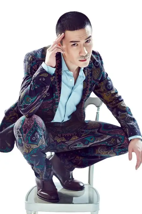 小张铎雅痞范儿散发率性魅力