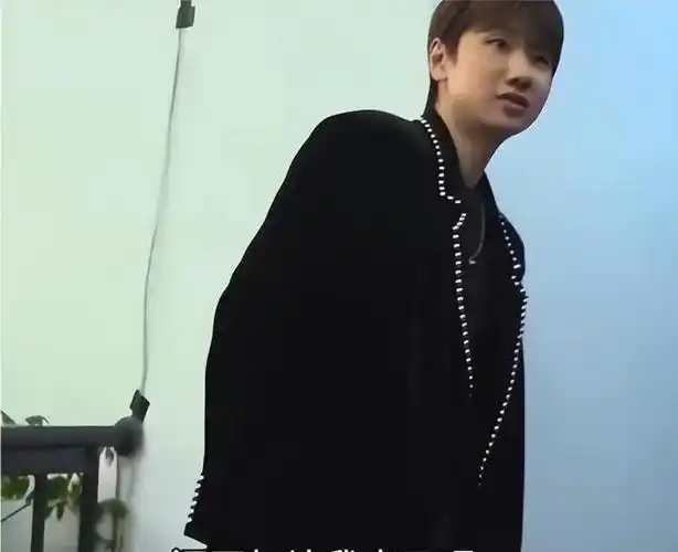 这一天,35岁的汪苏泷证明了,网络歌手和巨星的差距有多"残酷"