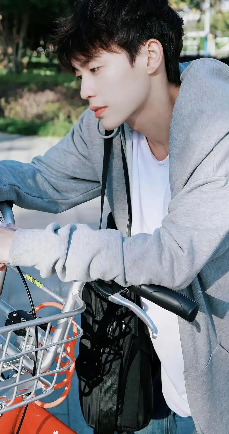 男友壁纸.#余庆伟 #人鱼线的pdd #男友壁纸  - 抖音