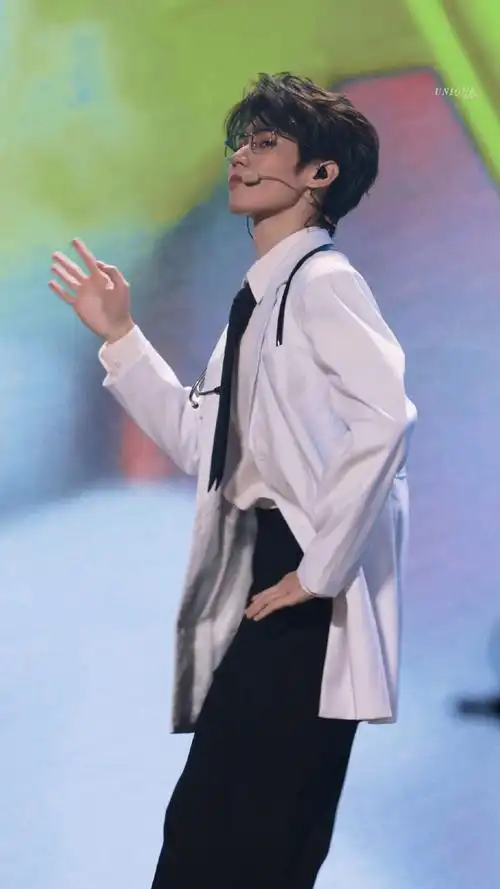 张真源超话08#张真源 live之神#"与你相遇的每一刻也是我印象最深的