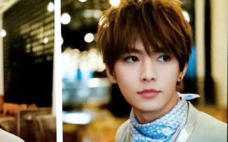 炎亚纶 飞轮海小可爱在团日常21 欣赏一下炎弟弟的美人沐浴图,鼻血