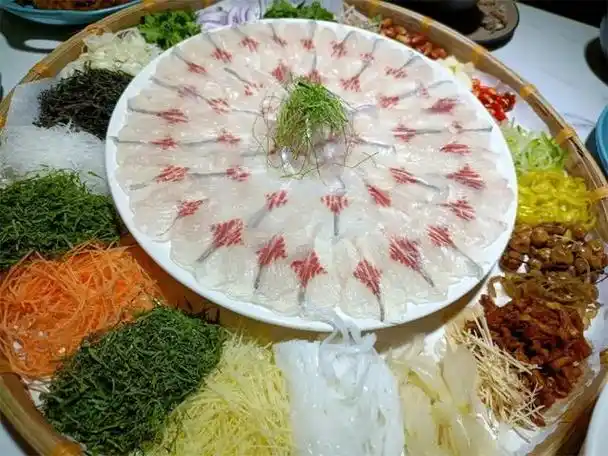 广东饮食有所了解的朋友,应该知道当地有一道很出名的特色菜,那就是鱼