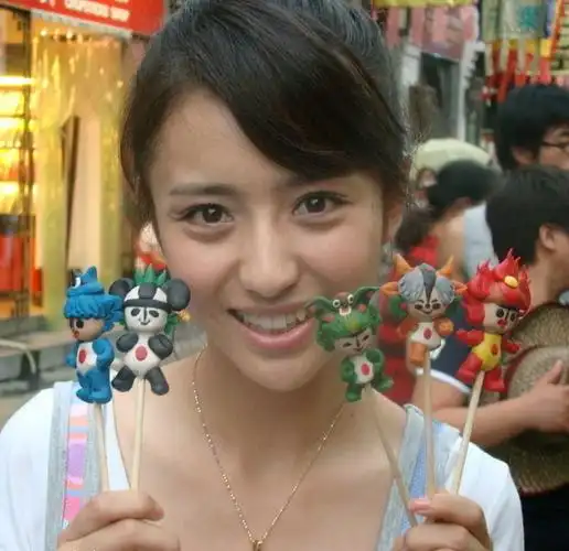 陈思成女友佟丽娅素颜照曝光 青涩秀美(图)