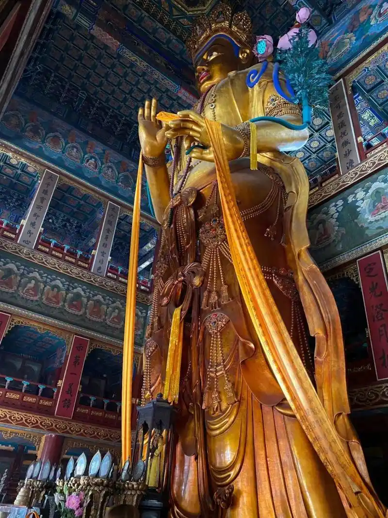 北京雍和宫,世界最高的木雕弥勒佛 【北京雍和宫木雕大佛】这尊巨佛是