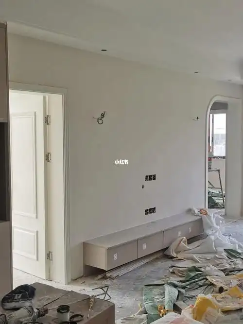 没做功课去选的油漆颜色,选了多乐士的浅沙色,上墙真的好奶啊,搭配