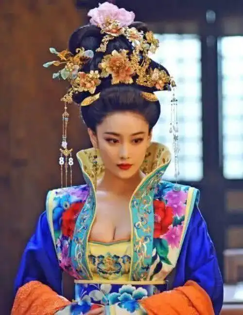 都说赵丽颖保守演不好"妲己",看到她的"定妆照",瞬间沉沦