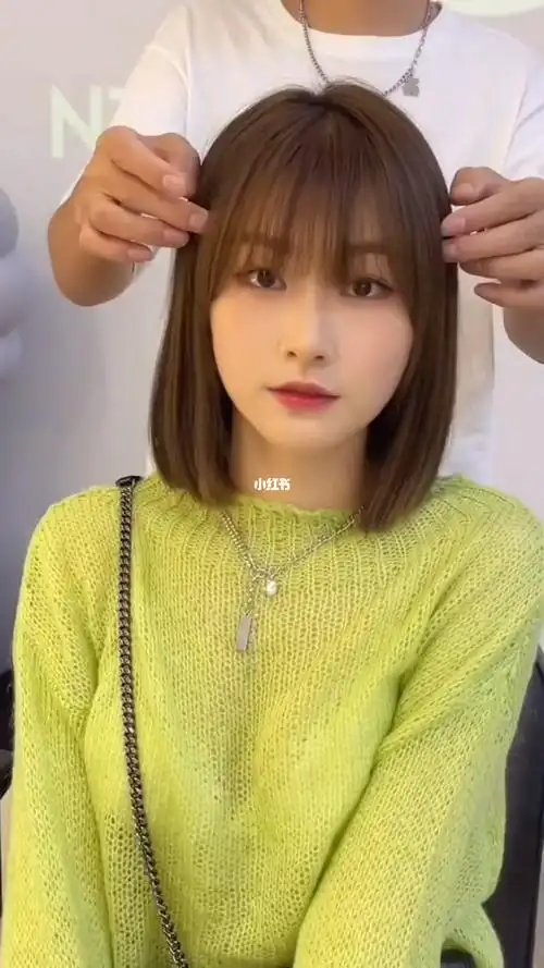 2021齐肩短发|||简约高级2021减龄齐肩短发 搭显白棒果米色