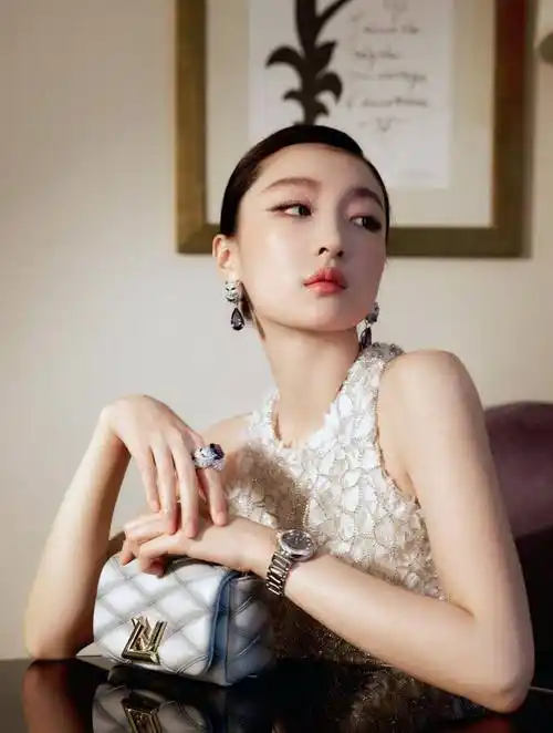 上海红毯成"照妖镜",现场生图热巴显老,李宇春太土,倪妮惊艳_造型