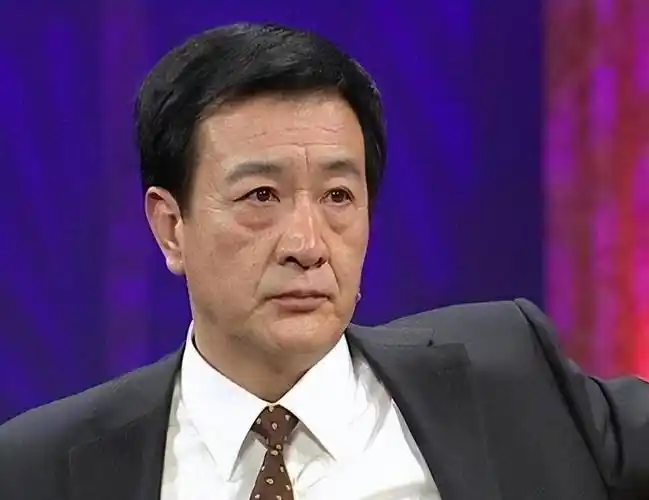 著名演员周里京:妻子遇害成一生之痛,二婚娶小10岁粉丝找回幸福_傅