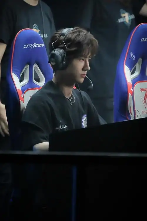 【王一博】20180916英雄联盟七周年明星表演赛