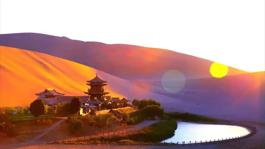 航拍敦煌月牙泉