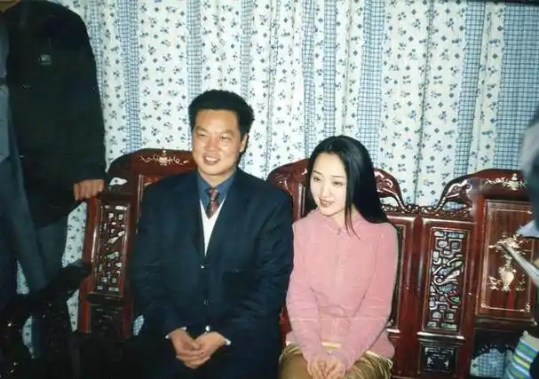 分手的26年后,赖文峰出狱乡下结婚度日,杨钰莹的选择令人心疼