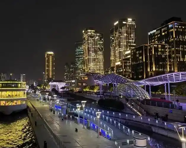 上海黄浦江夜景令人陶醉