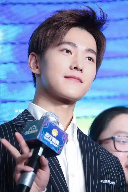 娱乐圈最干净的男星三十岁转行才上热搜杨洋教会了我们什么