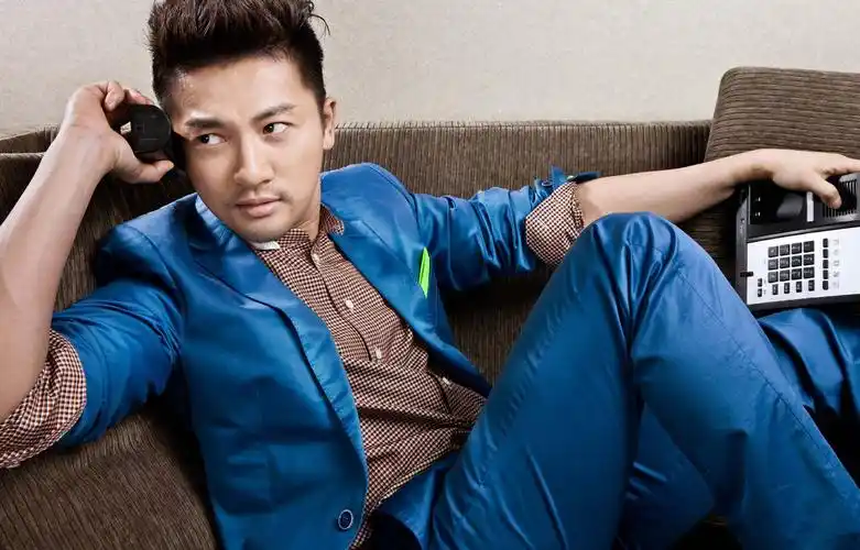 桌面壁纸 明星图片 > 正文  本文 苏有朋熟男好看图片由轻轻编辑整理