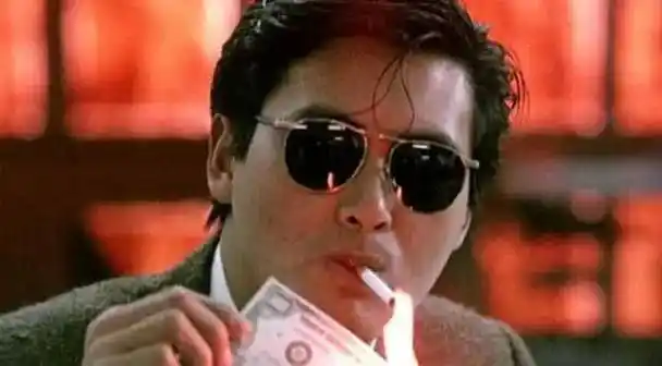 1983年,周润发两次将前妻余安安逐出家门,完全忘了婚礼上的誓言