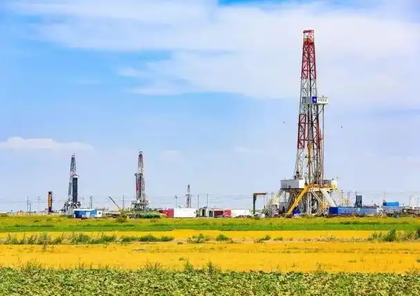 新疆油田:沙漠戈壁里的"盛世美颜"