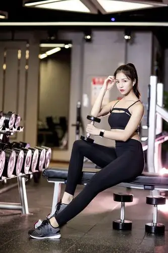 七月 佛山女孩彤彤在健身房等你约