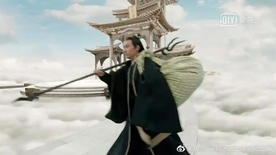 微博上看到的,cosplay九宸背包袱