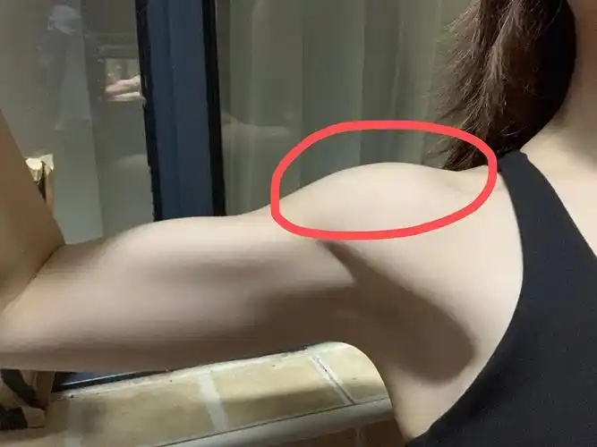 肱二头肌怎么自拍啊
