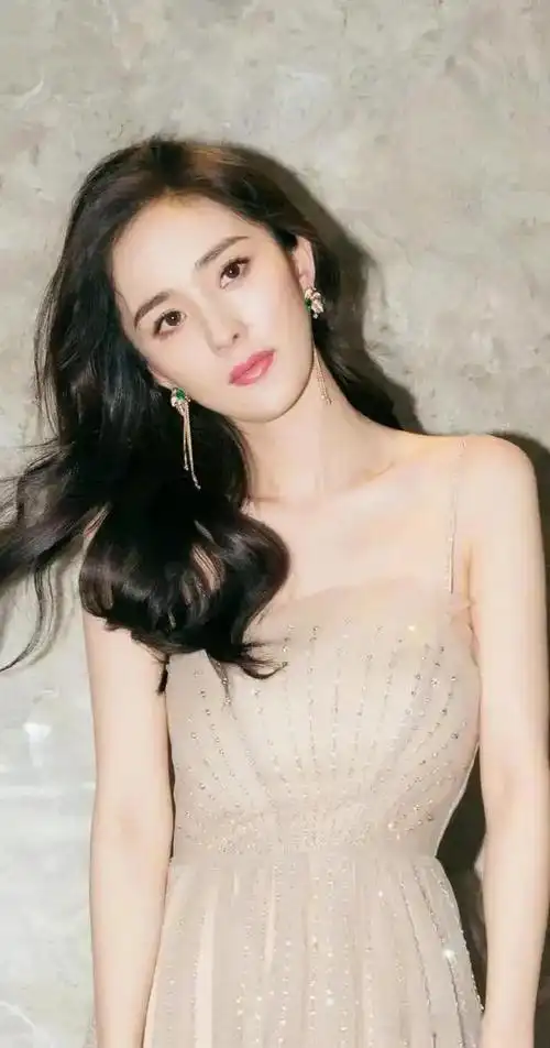 最新极品迷人,杨幂超清精品写真,分享给大家一起欣赏吧!