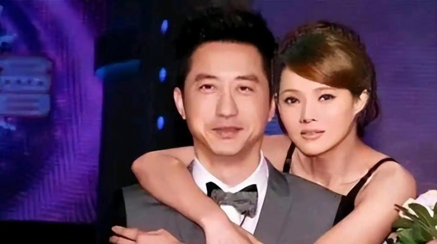 伊能静宣布二婚下嫁给秦昊当天,庾澄庆被曝因心脏病进院手术.