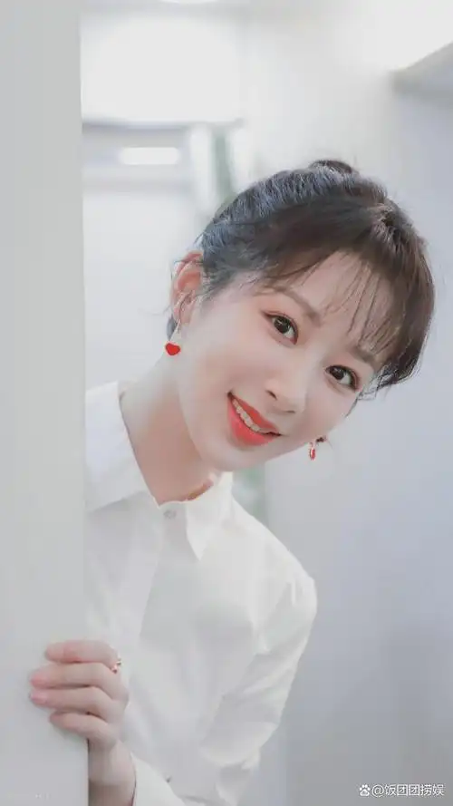 乐于和粉丝们分享心情的杨紫,还在个人的社交媒体平台晒出了自己的