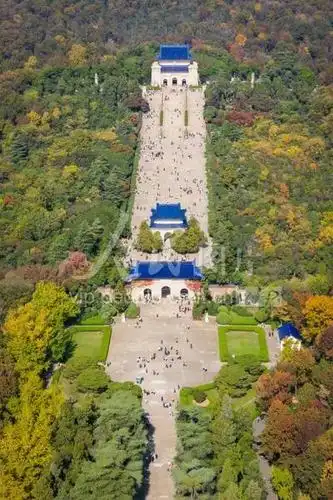 立冬时节航拍南京中山陵 气势恢宏景色如画