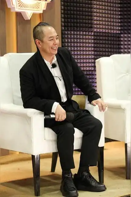 年"非婚生女儿"诉张铁林案宣判,张铁林生活照原告再度提起公开审理