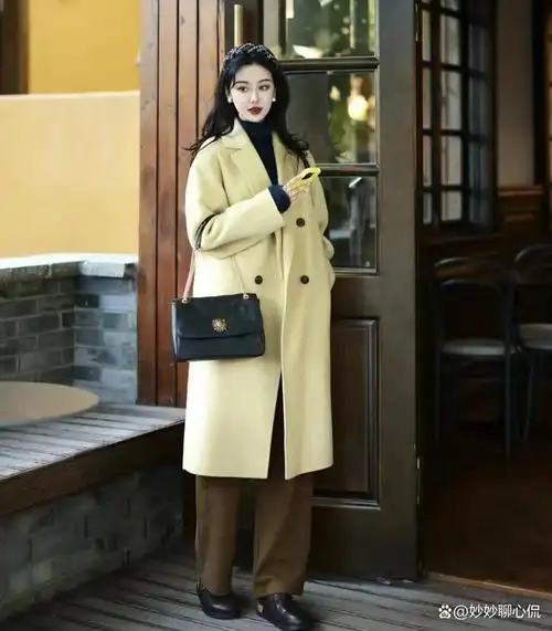 优雅女人穿搭典范外套厚实有型裤子挺阔舒适端庄大气显高级