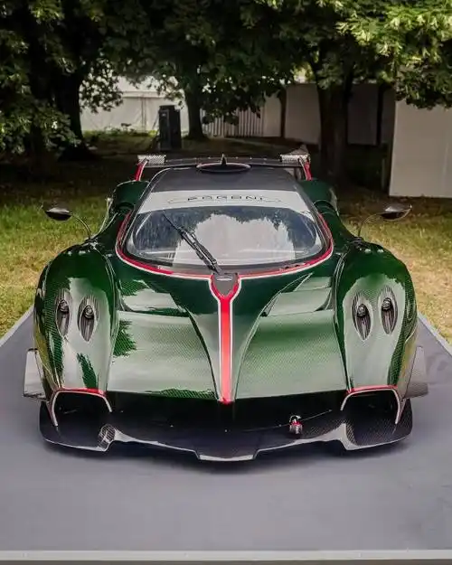 帕加尼 huayra r#名车豪车#细节图展示~远看非常有复古感的设计,近看