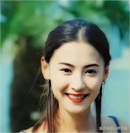 44岁张柏芝商演捞金,穿礼裙满脸沧桑,身材发福暴露生活状态!