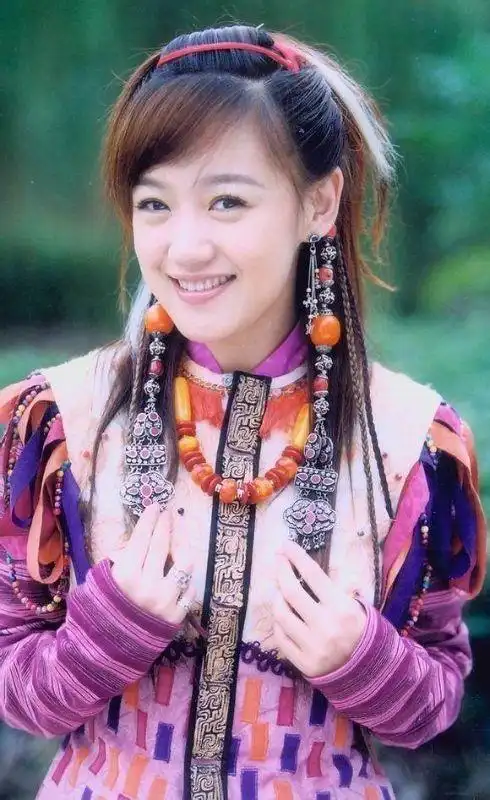 八卦42岁薛佳凝近状曝光低调现身商场无人识曾曝自己已出家