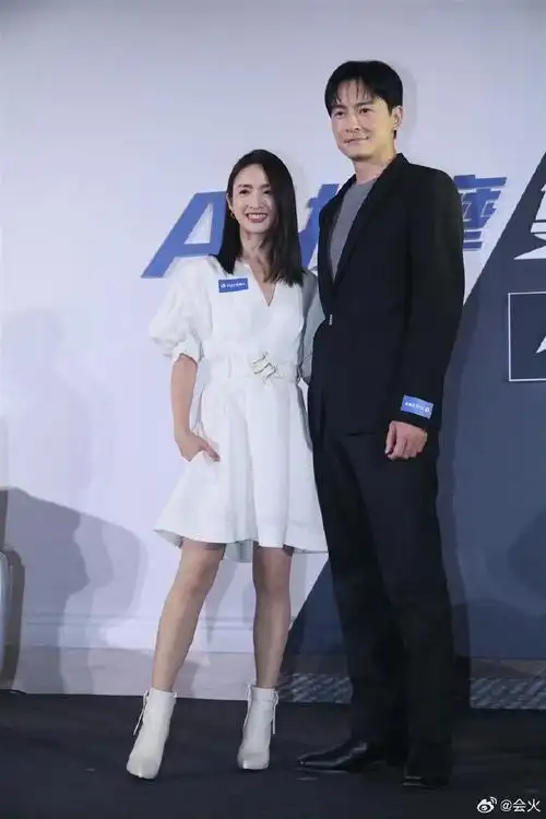 #林依晨郑元畅活动同框##林依晨郑元畅活动合体#