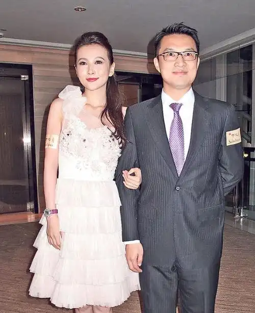 再度当妈香港豪门阔太诸葛紫岐已秘密生下二胎