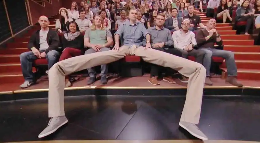 世界上最长的腿,所穿的裤子只能定制,这长度令无数女生羡慕