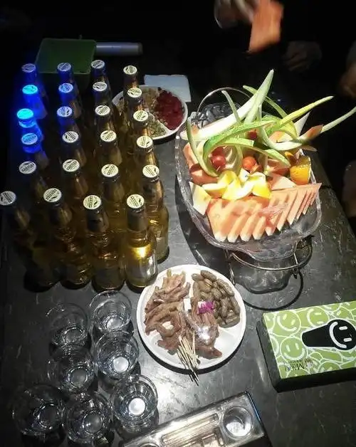 快过年了,酒桌上被问:"怎么不喝,瞧不起我",该怎么怼回去?