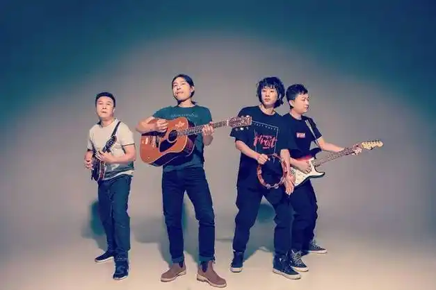 gala,中国摇滚乐队,成立于2004年1月2日,现任成员苏朵,石亮,苏依拉,于