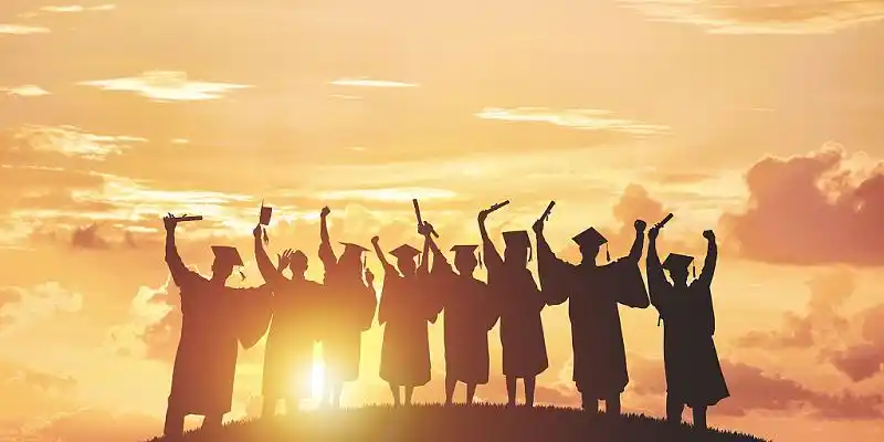 青春加油黄色场景毕业生剪影阳光黄昏天空高考冲刺加油展板背景高考