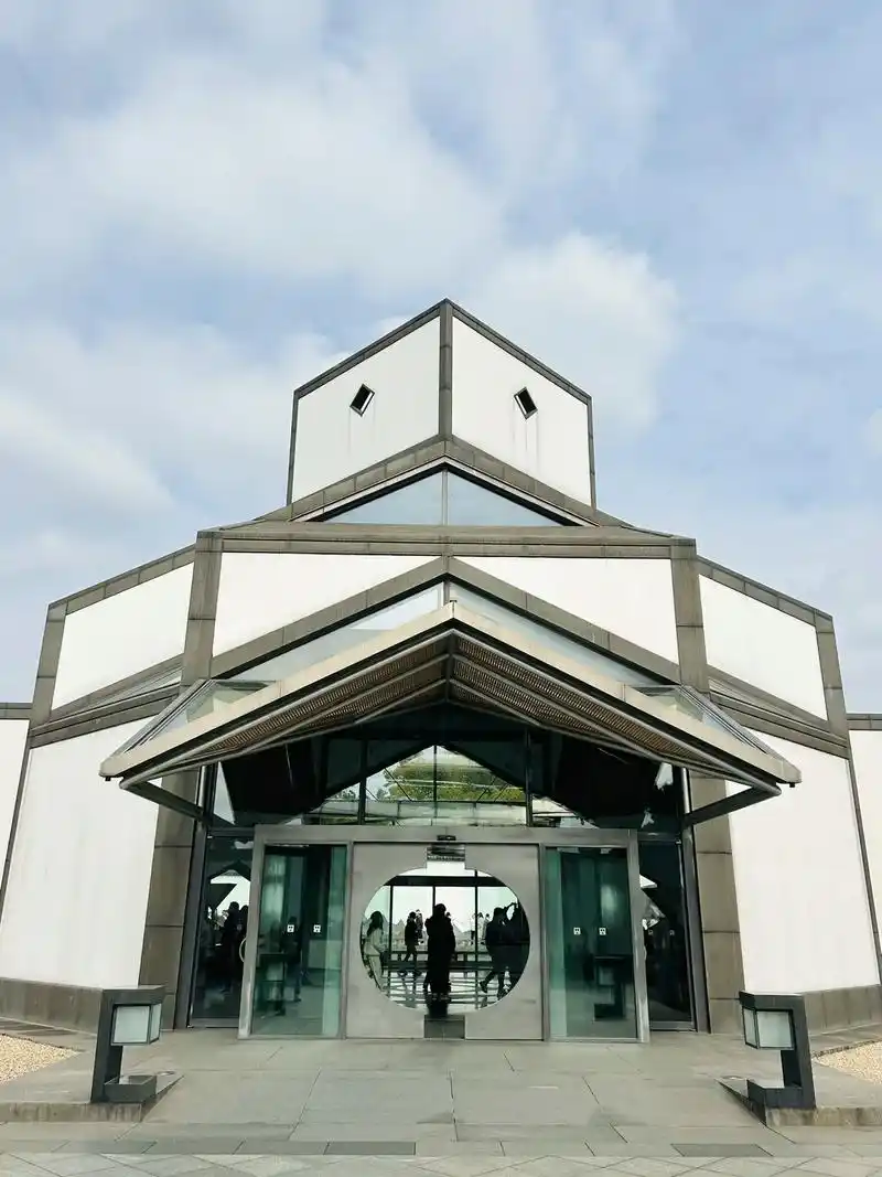 7215今日推荐:苏州博物馆08简介:根据贝聿铭先生 - 抖音