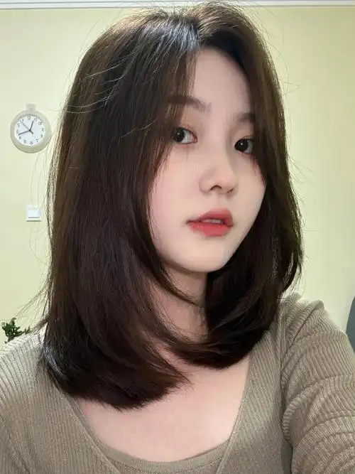 中长发简约风格锁骨发