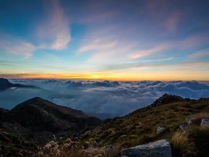 描述: 黎明多云平静的湖面在夕阳-自然风光高清壁纸 当前壁纸尺寸