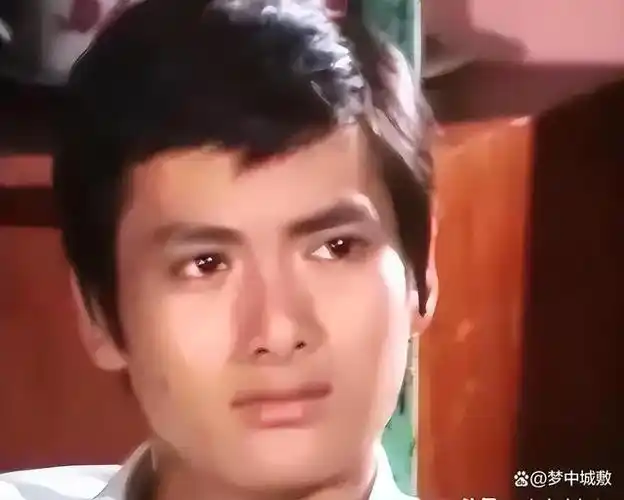 人人崇拜的电影巨星周润发,晚年住院无人照顾,为何沦落如此下场