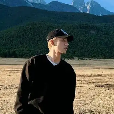 成熟稳重又很酷的真人男生头像