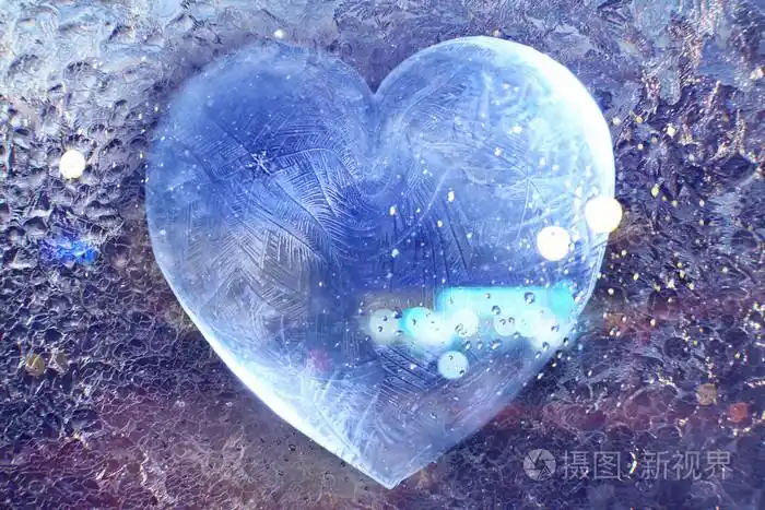 冰冻的心形的气泡