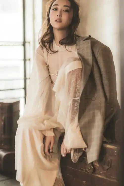 "春三十娘"杜若溪轻熟写真曝光 复古搭配女人味十足